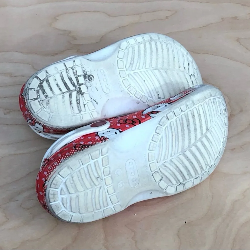 Crocs Hello Kitty Sanrio Clogs Red/White Kids Sz 13 (Used).